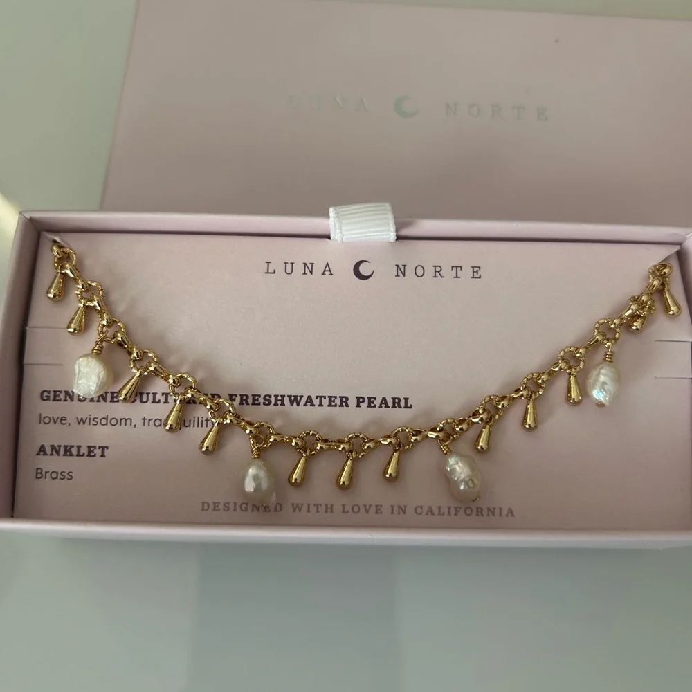 Luna Norte Gold Freshwater Pearl anklet - Picture 2 of 2